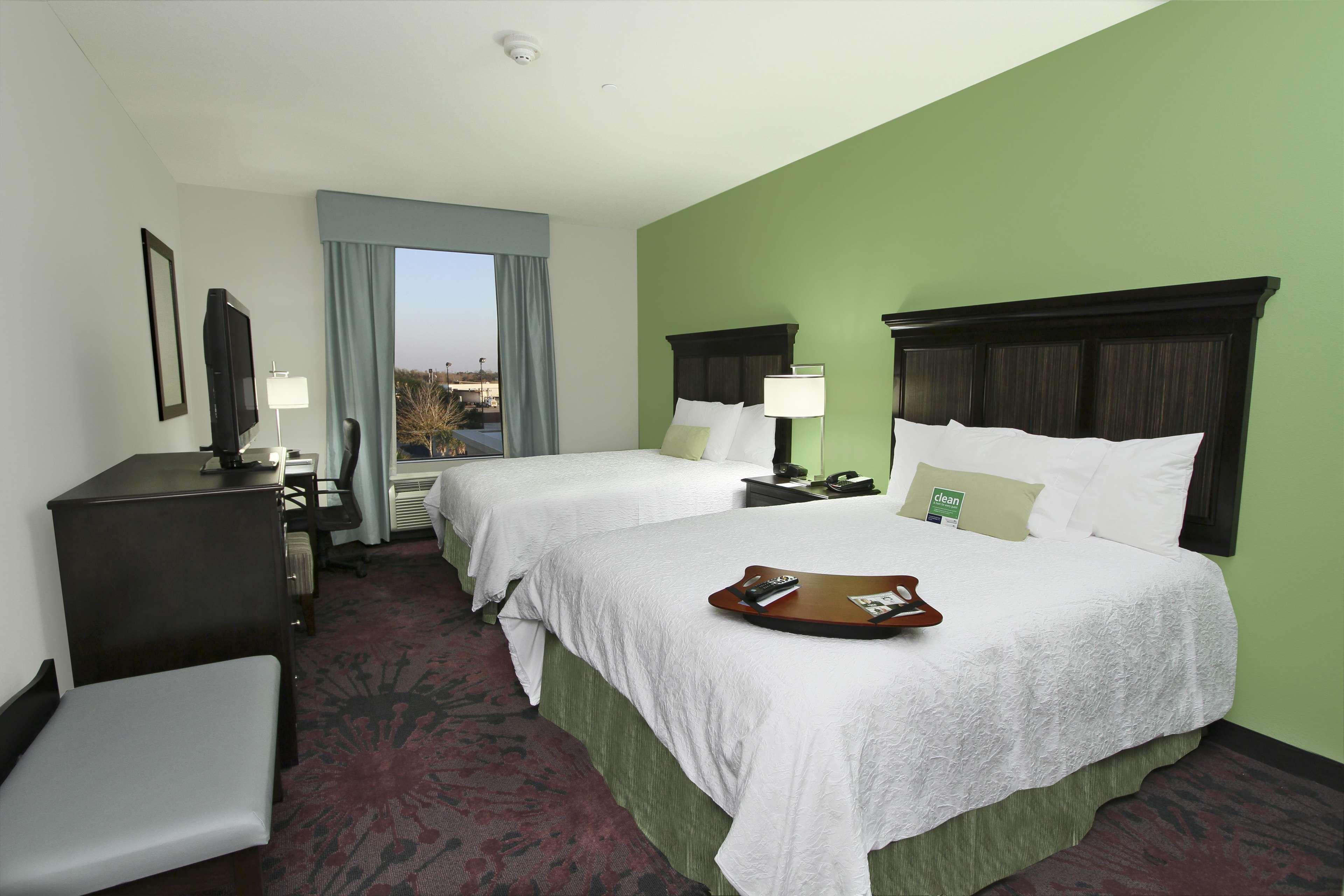 Hampton Inn & Suites Winnie Kültér fotó