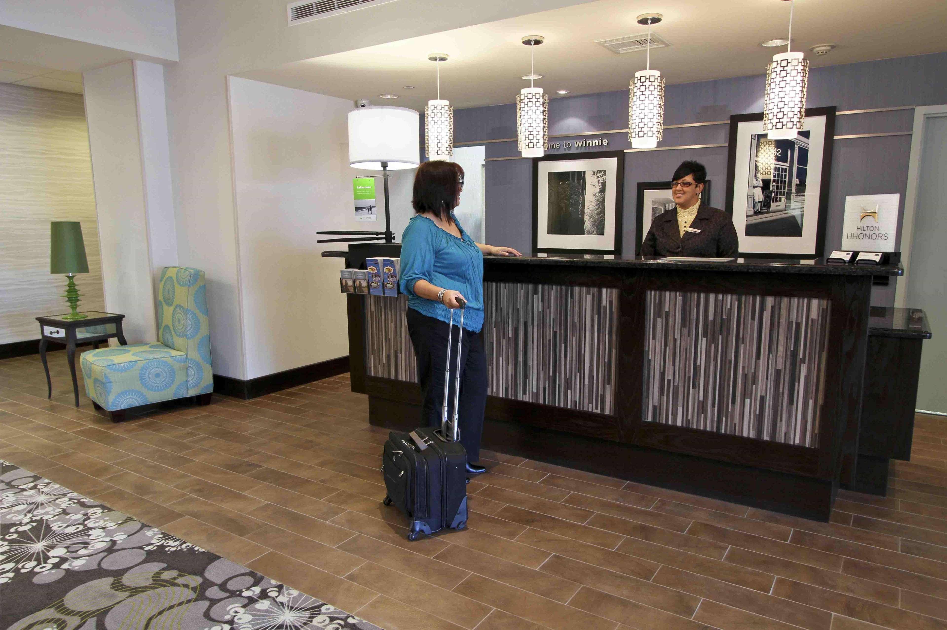 Hampton Inn & Suites Winnie Beltér fotó
