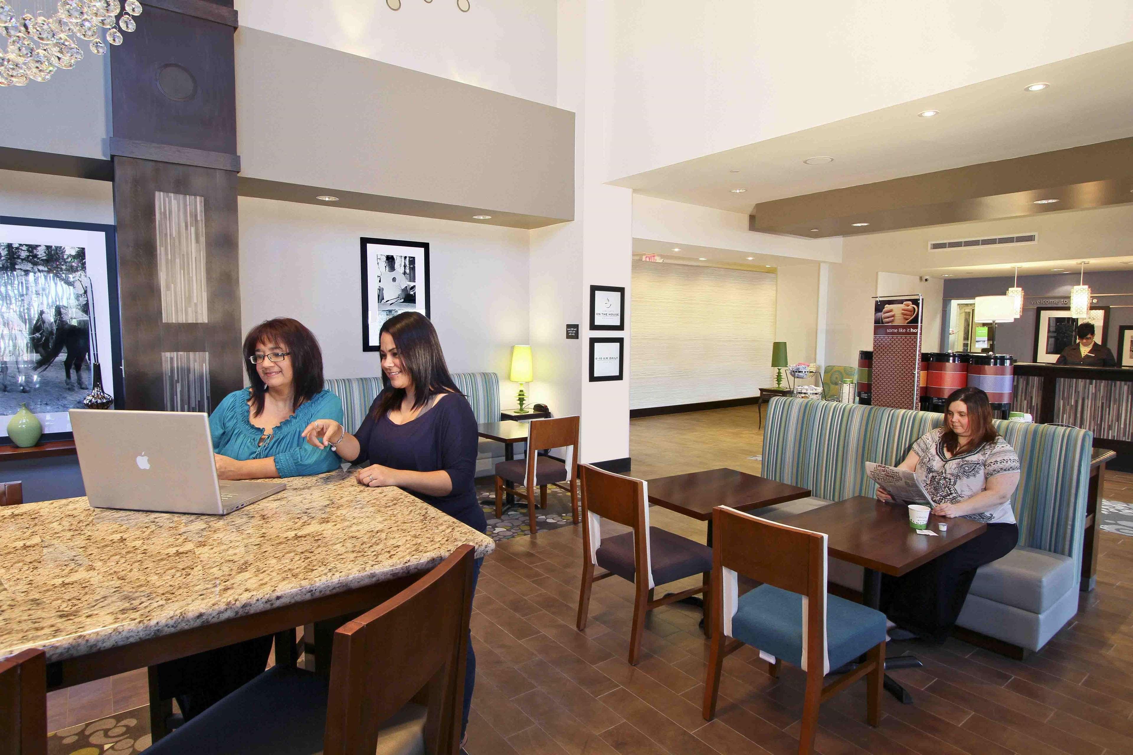 Hampton Inn & Suites Winnie Étterem fotó
