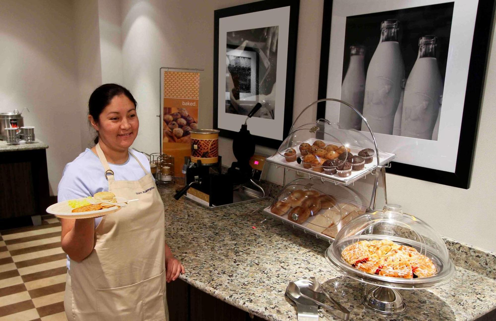 Hampton Inn & Suites Winnie Kültér fotó
